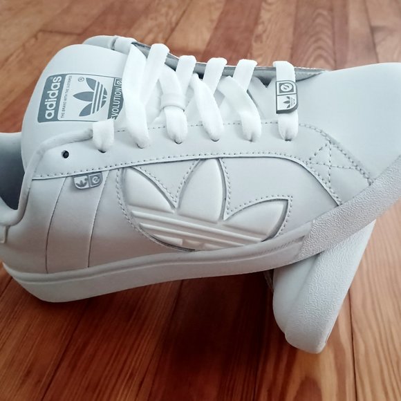 Athletic_Shoes